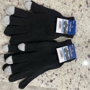2 Pairs of Mens Gloves that can be used to text NWT